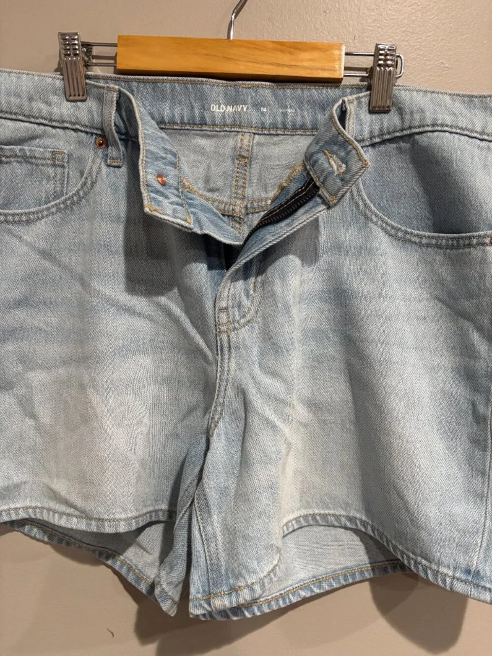 Old Navy women's Baggy Lt Blue denim mid Rise shorts SZ: 14